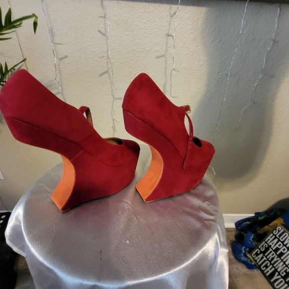 Red AND ORANGE HEELS - Picture 4 of 5